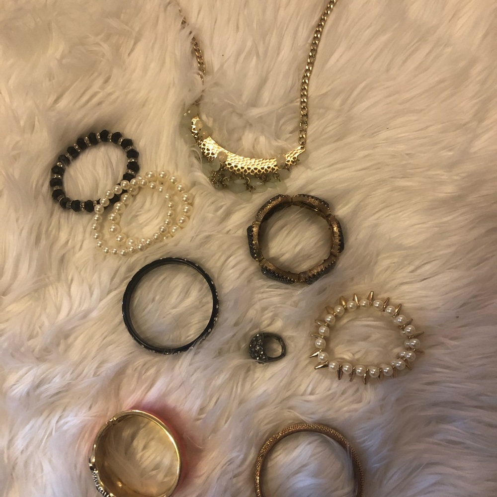 JEWELRY BUNDLE - Picture 3 of 4
